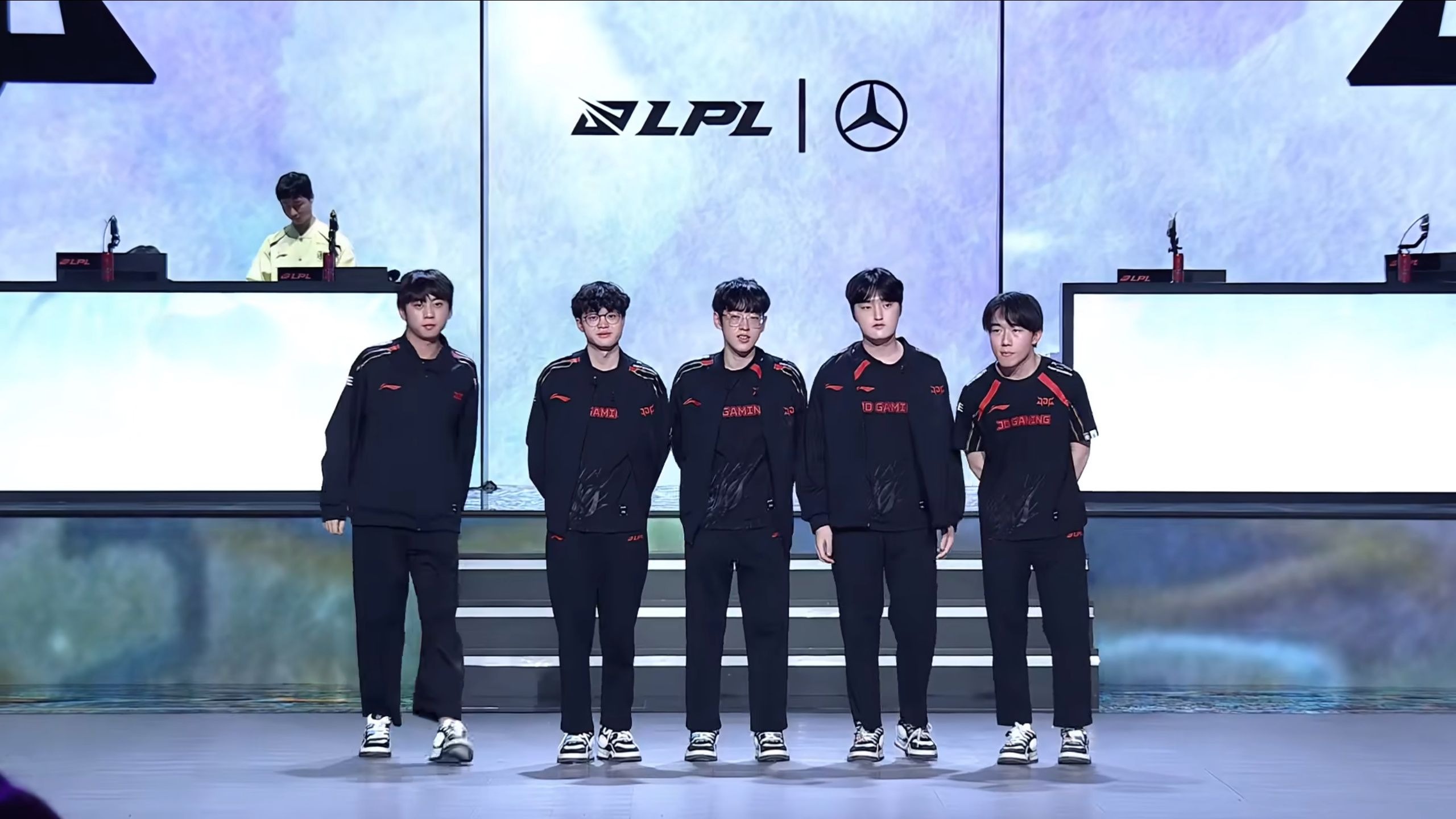 JDG绝杀FLY,ShowMaker打出惊人五杀宿命之战八强赛,强势挺进下一轮的简单介绍 JDG绝杀FLY,ShowMaker打出惊人五杀宿命之战八强赛,强势挺进下一轮的简单介绍