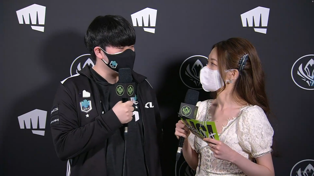 包含KT碾压C9，Canyon极限生还后反打鏖战多局半决赛，引爆全场热议的词条