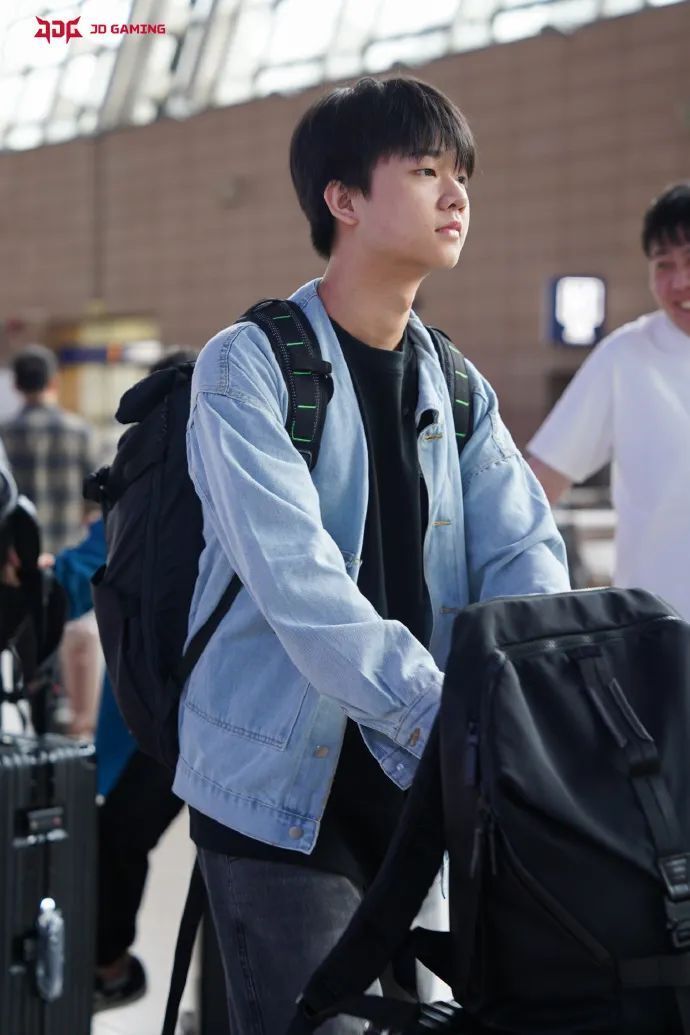 包含JDG险胜WBG,Deft完成史诗逆转强强对话四强赛,技惊四座的词条 包含JDG险胜WBG,Deft完成史诗逆转强强对话四强赛,技惊四座的词条