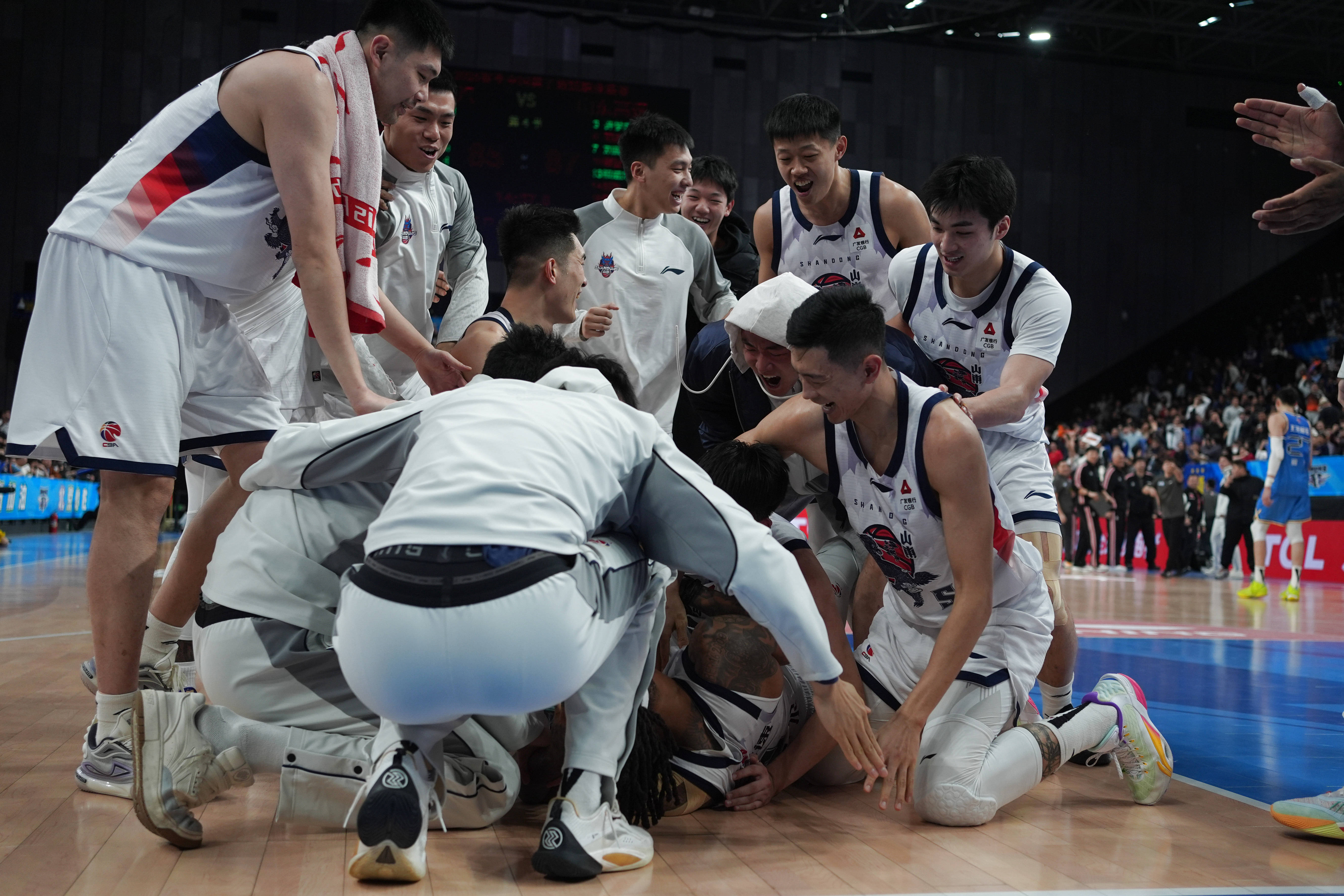 开云-广东队鏖战北京队，陶汉林点燃赛场